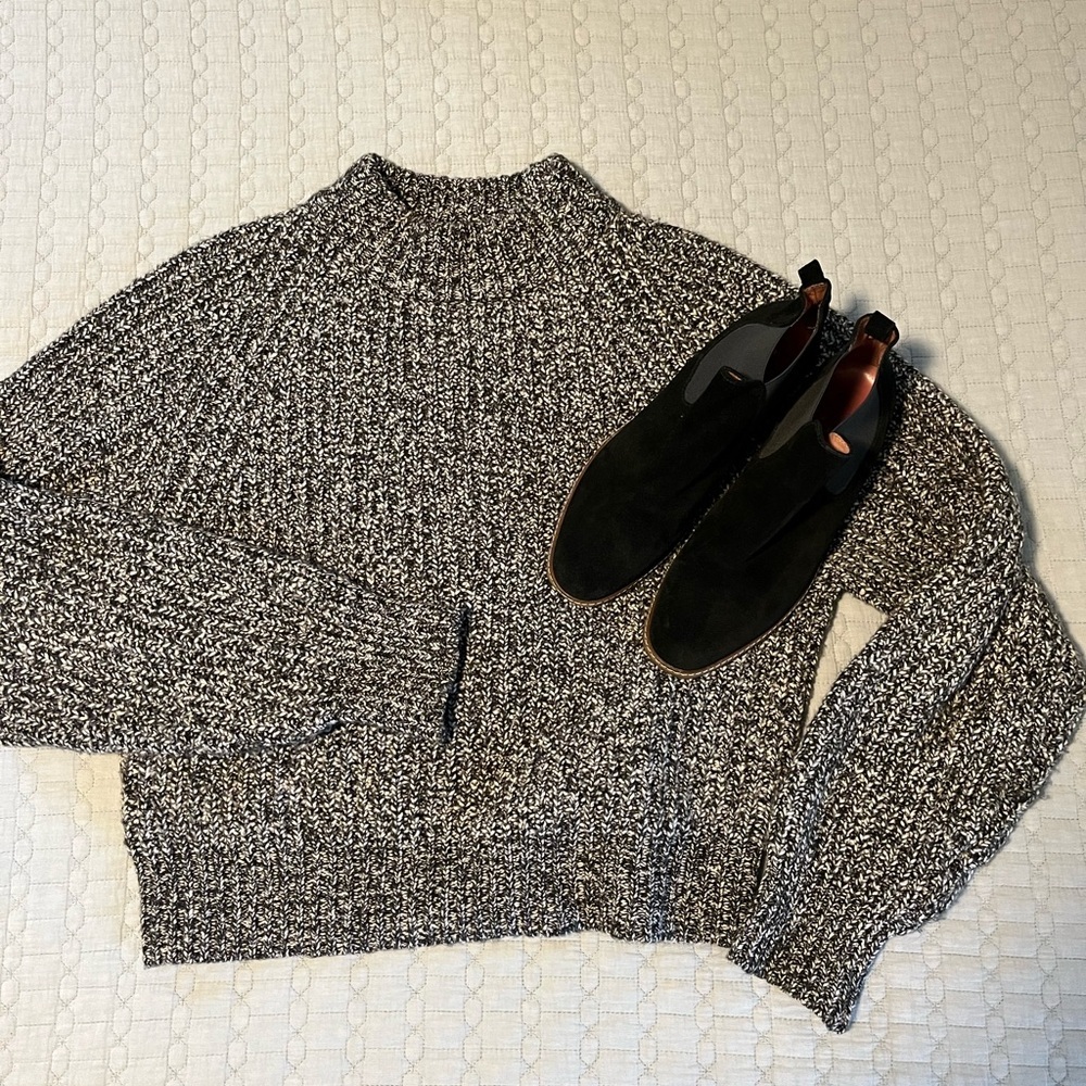 Universal Threads, Pullover Sweater Mock Turtleneck tweed cropped trend 
Size S